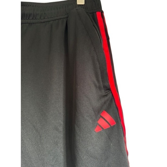 Adidas Mens Athletic Shorts Gray Red Stripes Logo AEROREADY Size L - Picture 2 of 9